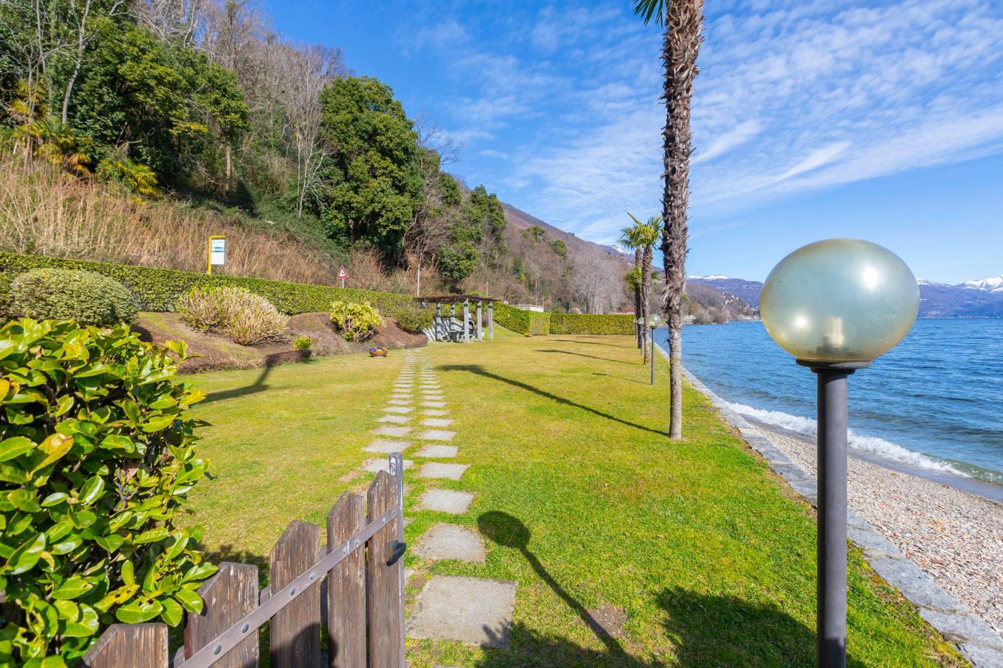 Blu Lake Apartment On Ghiffa Beach - Happy Rentals Exterior foto